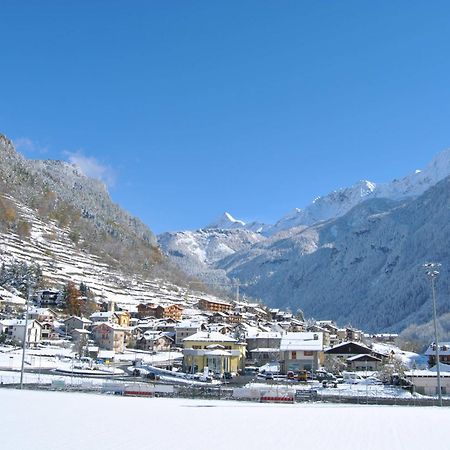 Casa Vacanza La Rocca Chiesa in Valmalenco Exterior photo
