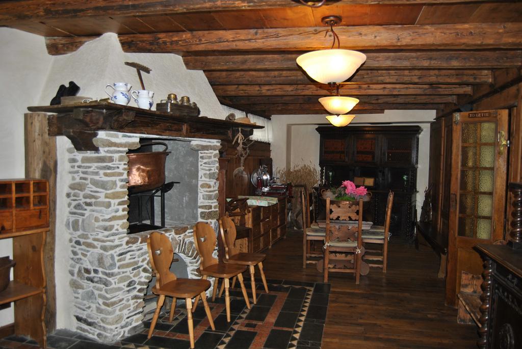 Casa Vacanza La Rocca Chiesa in Valmalenco Exterior photo