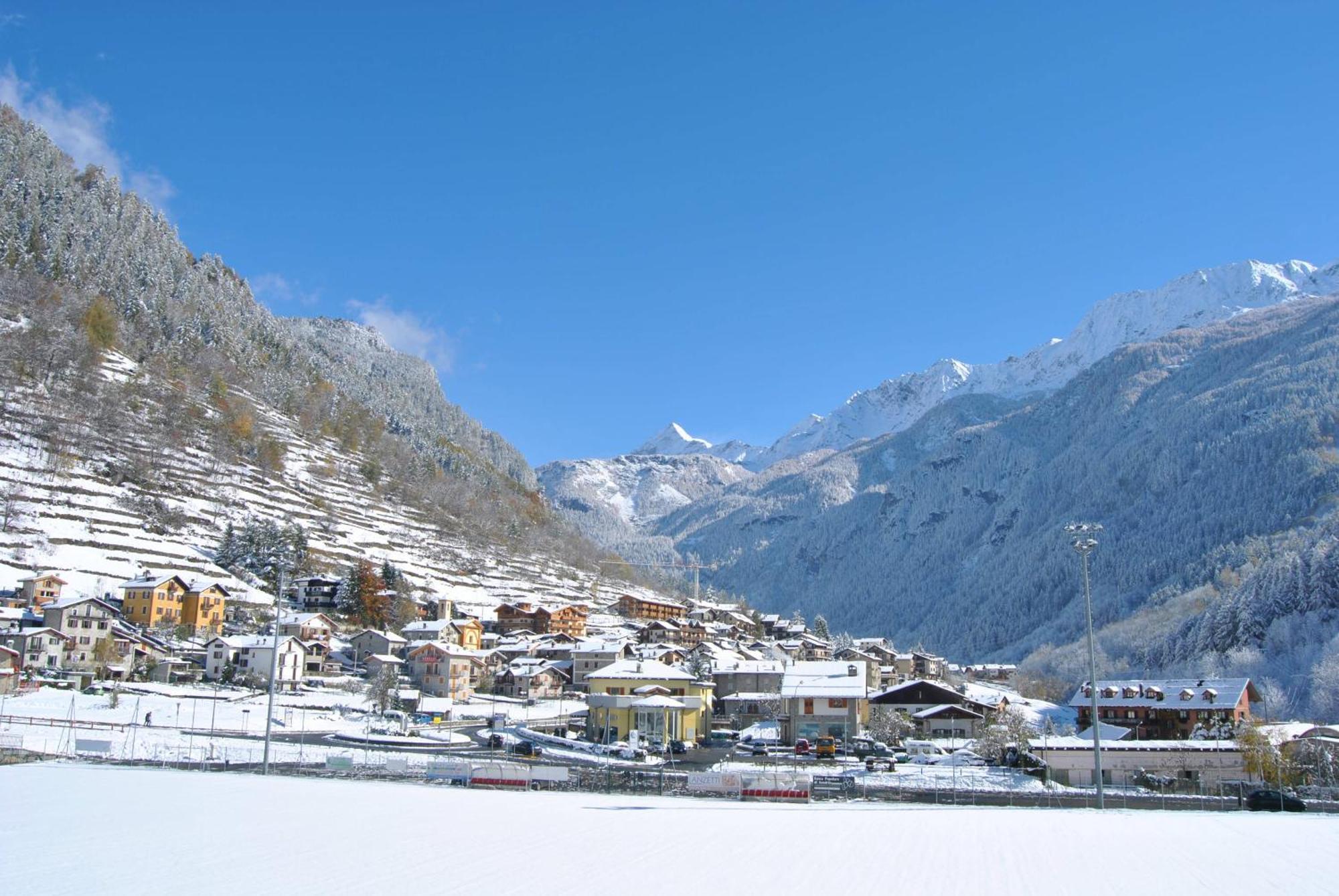 Casa Vacanza La Rocca Chiesa in Valmalenco Exterior photo