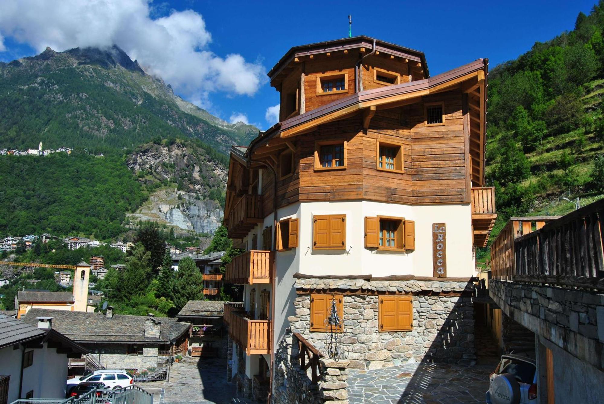 Casa Vacanza La Rocca Chiesa in Valmalenco Exterior photo