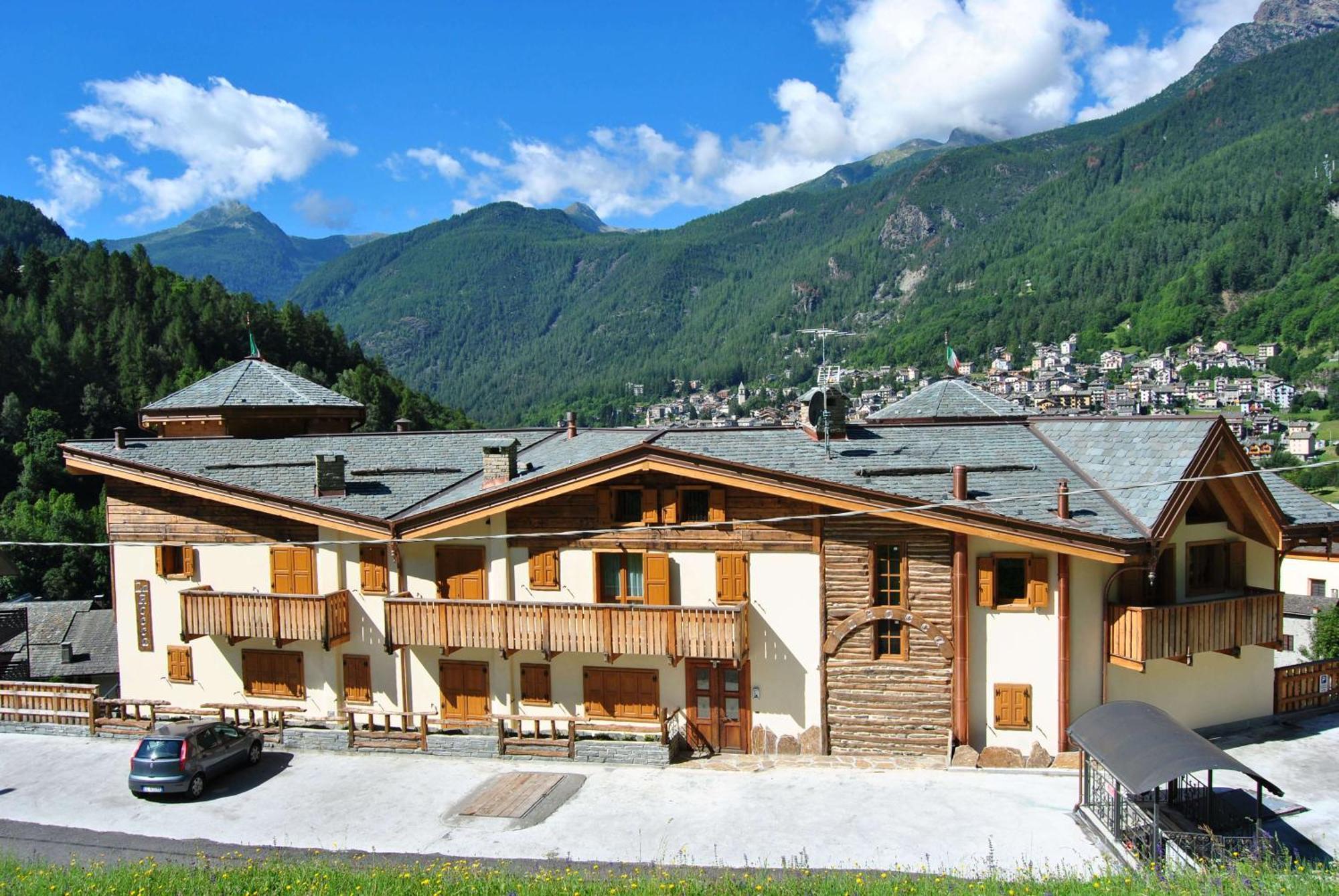 Casa Vacanza La Rocca Chiesa in Valmalenco Exterior photo