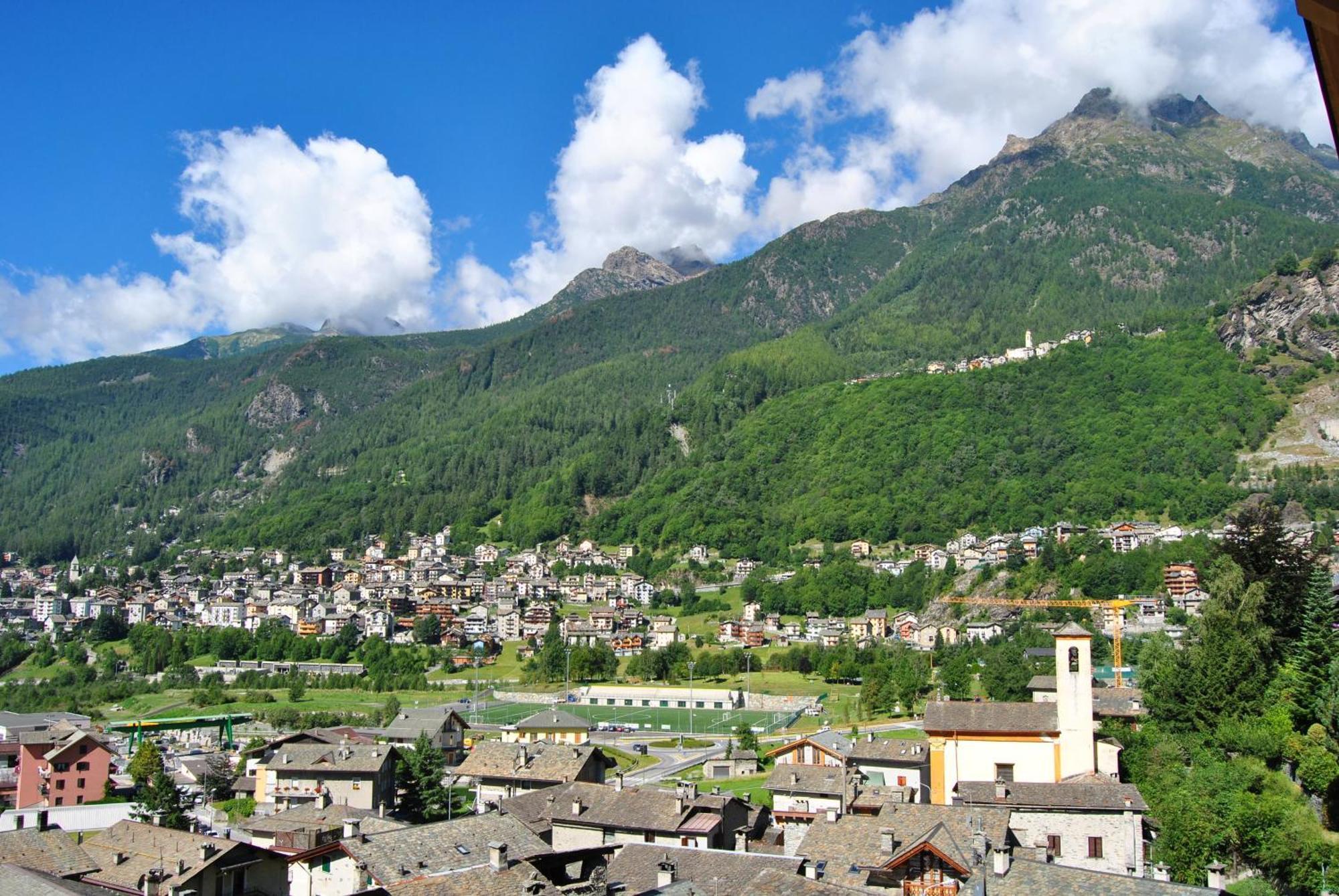 Casa Vacanza La Rocca Chiesa in Valmalenco Exterior photo